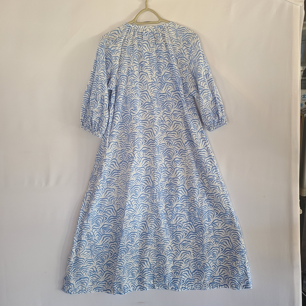 H&M Blue and White Vneck Patterned  Calf Length Dress Balloon 3/4 Sleeves - Picture 2 of 8